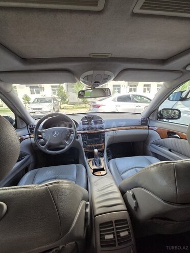 Mercedes E 240-2
