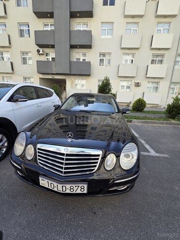 Mercedes E 240-1