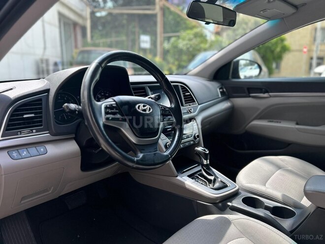 Hyundai Elantra-4
