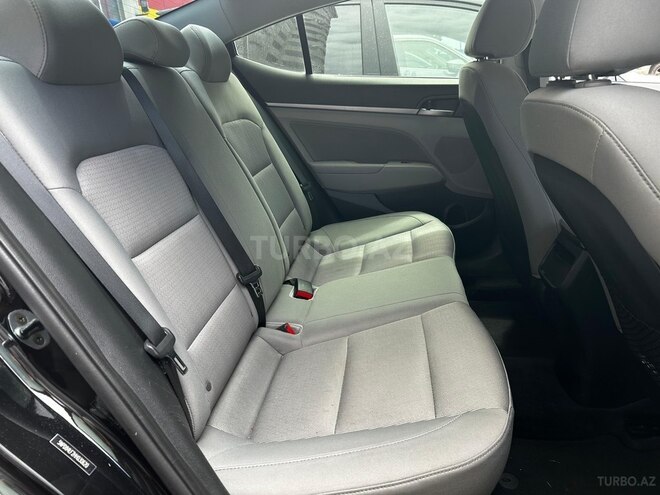 Hyundai Elantra-6