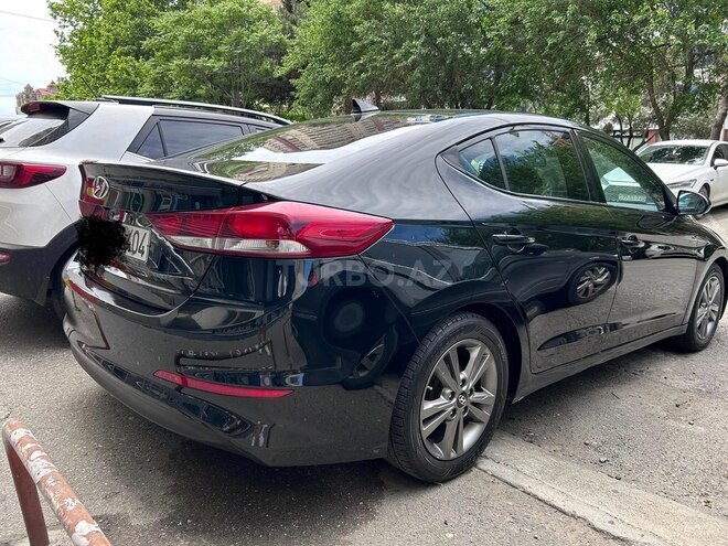 Hyundai Elantra-3