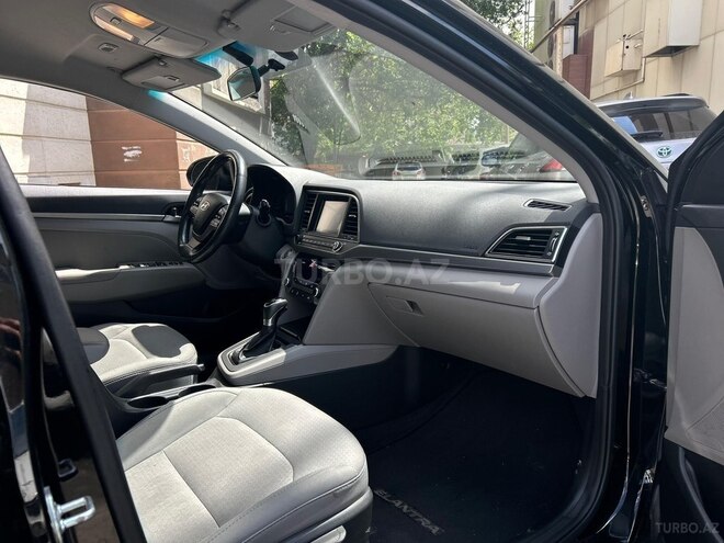 Hyundai Elantra-5