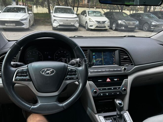 Hyundai Elantra-8