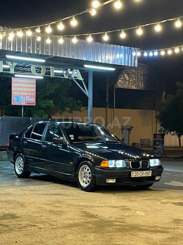 BMW 320-2