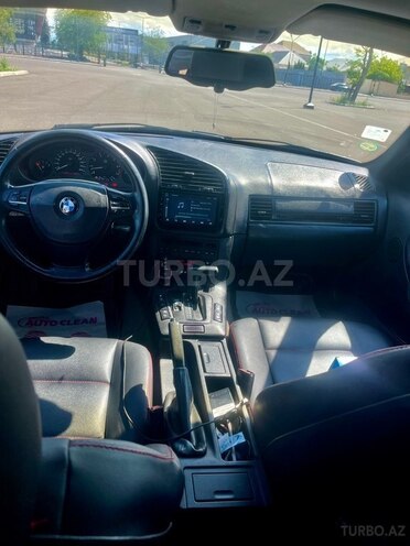 BMW 320-3