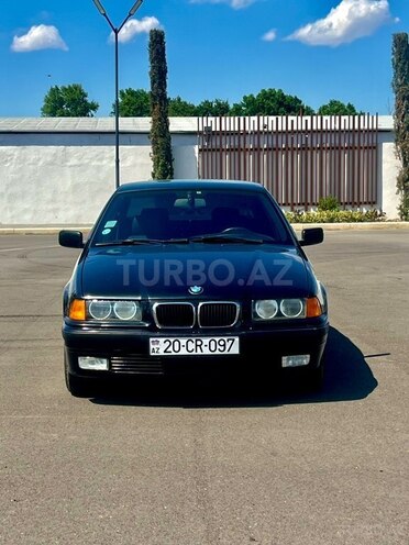 BMW 320-1