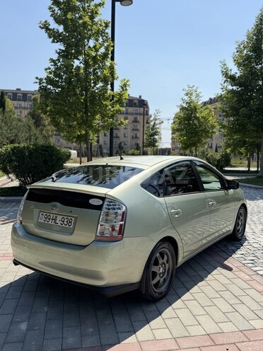 Toyota Prius-5
