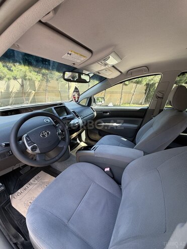 Toyota Prius-11