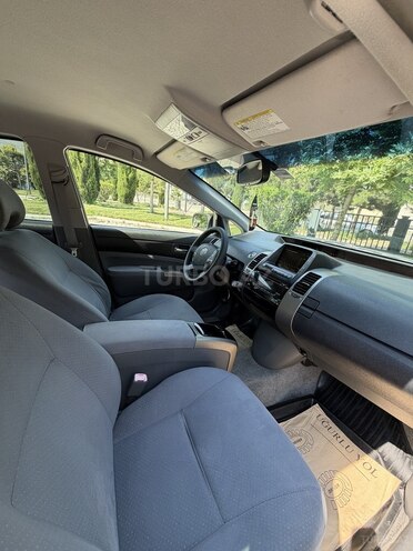Toyota Prius-16