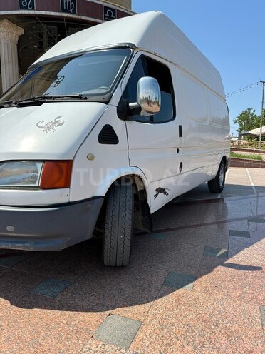 Ford Transit-4