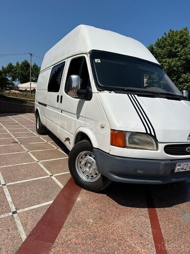 Ford Transit-5