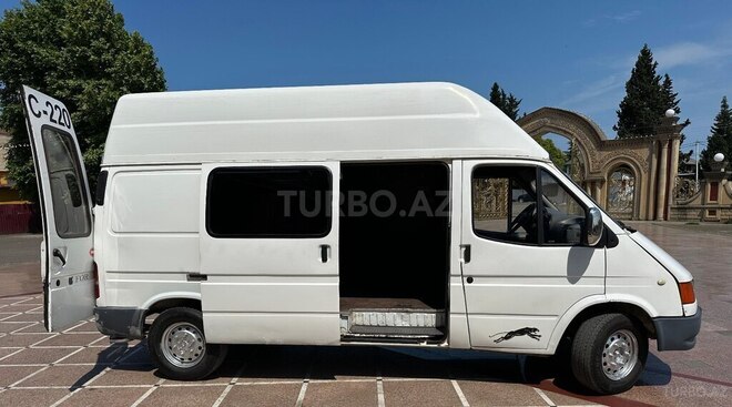 Ford Transit-6