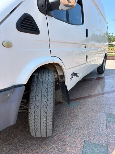 Ford Transit-12
