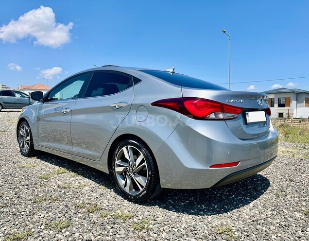 Hyundai Elantra-6