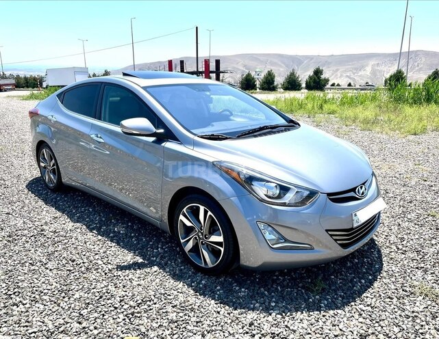 Hyundai Elantra-3