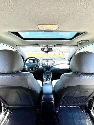 Hyundai Elantra-9