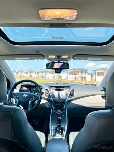Hyundai Elantra-10