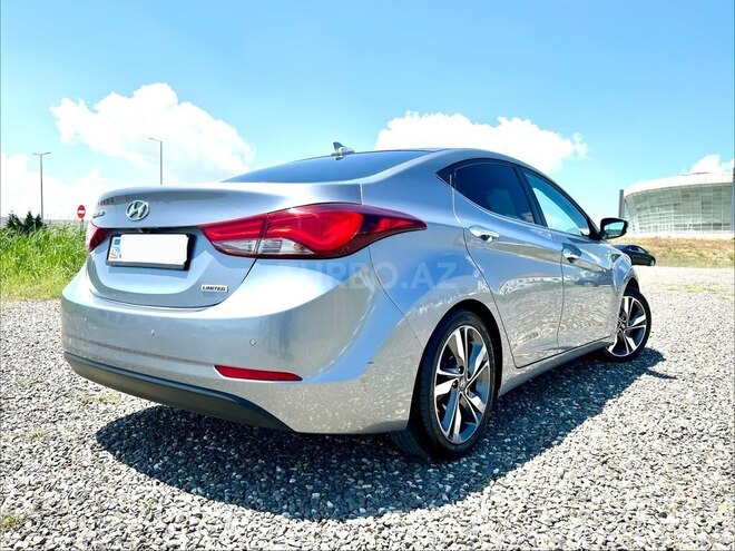 Hyundai Elantra-8