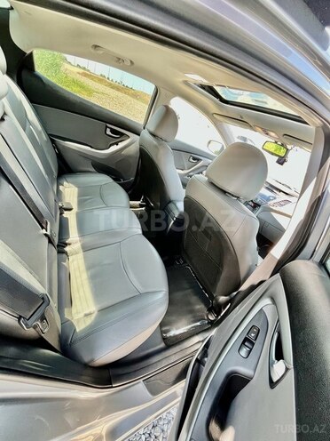 Hyundai Elantra-15