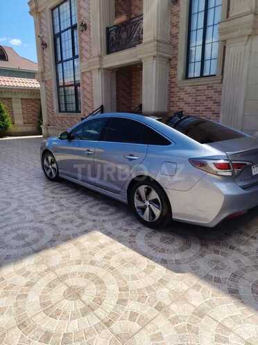 Hyundai Sonata-4