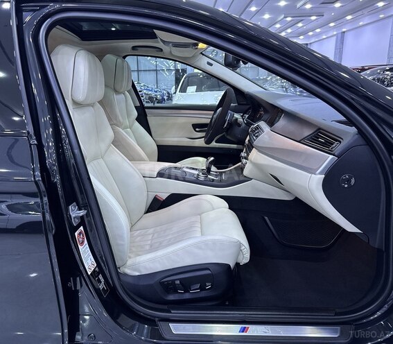 BMW M5-12
