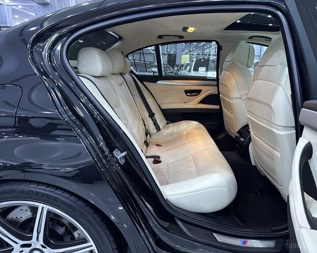 BMW M5-13