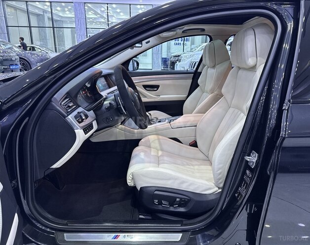 BMW M5-11