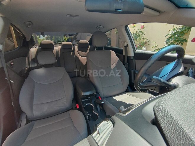 Hyundai Elantra-8