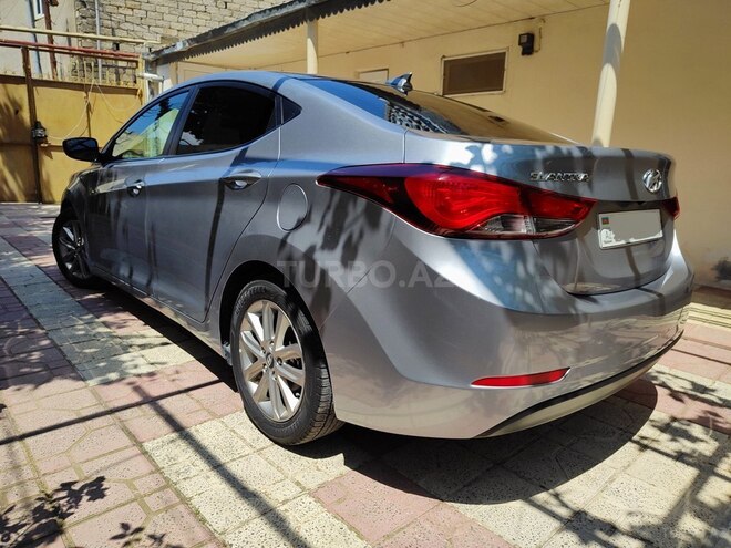 Hyundai Elantra-5