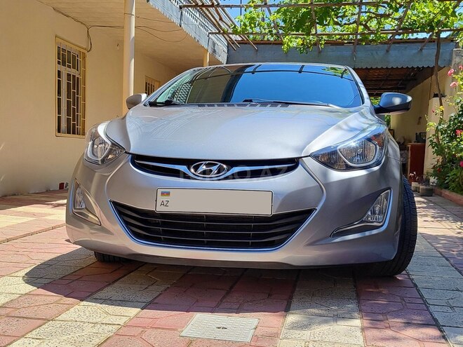Hyundai Elantra-1