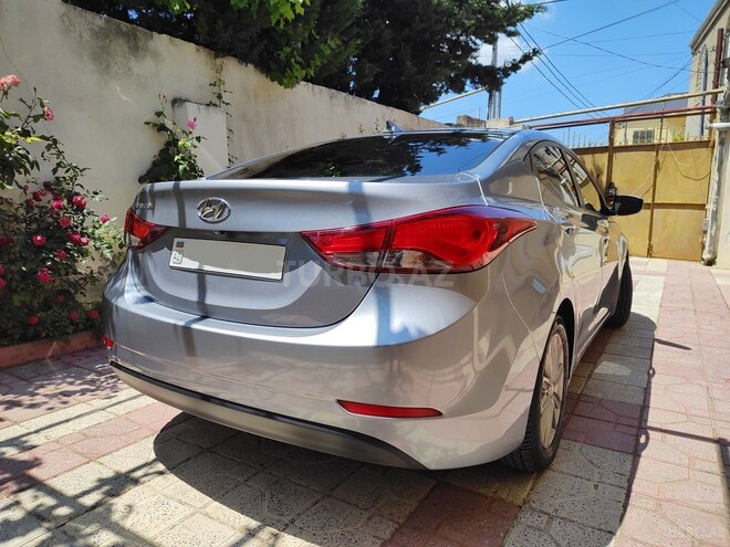 Hyundai Elantra-3