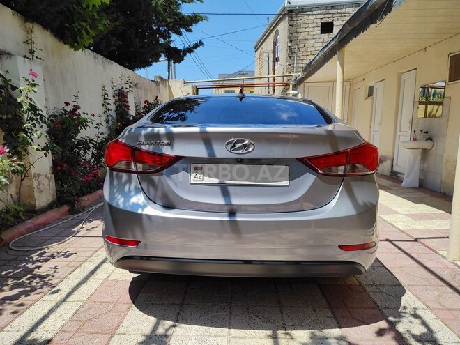 Hyundai Elantra-4