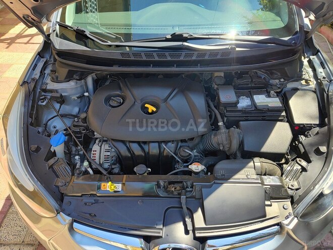 Hyundai Elantra-9