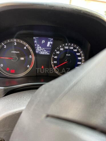 Hyundai Accent-11