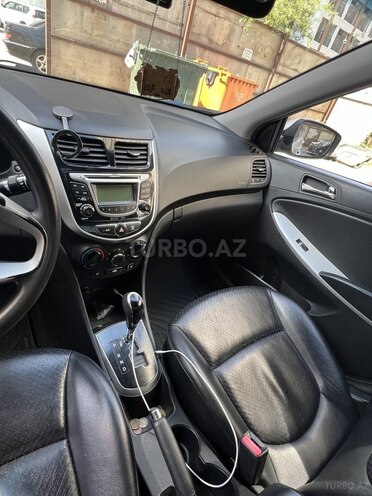 Hyundai Accent-9