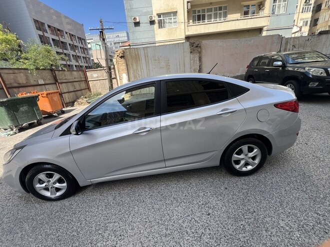 Hyundai Accent-5