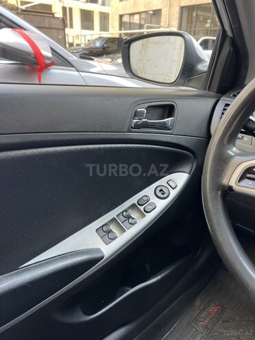 Hyundai Accent-20
