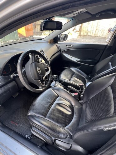 Hyundai Accent-8