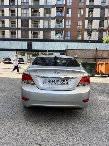 Hyundai Accent-7