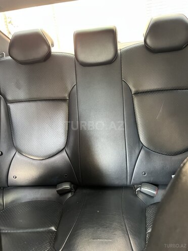 Hyundai Accent-15