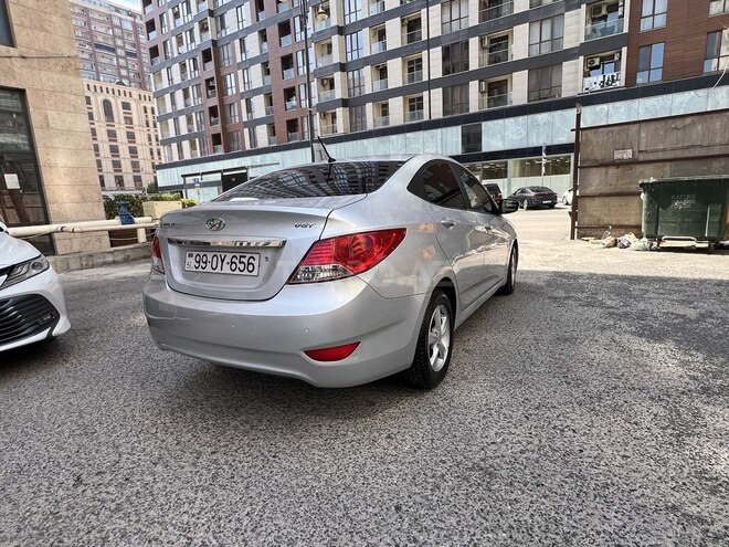 Hyundai Accent-6