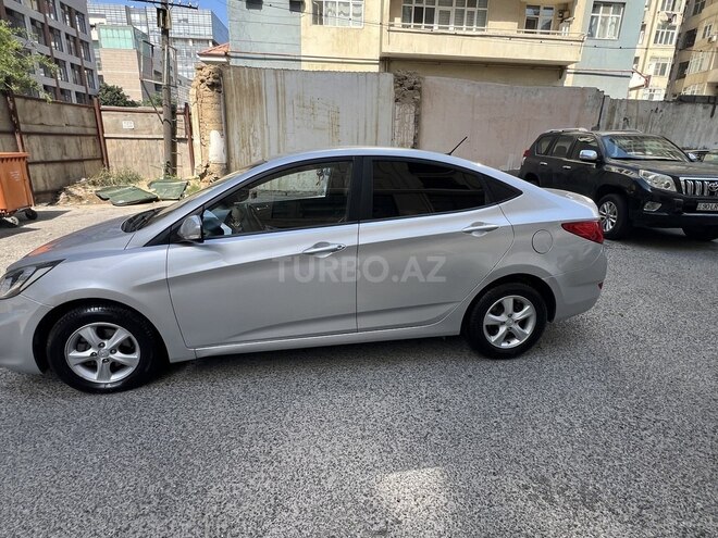 Hyundai Accent-4