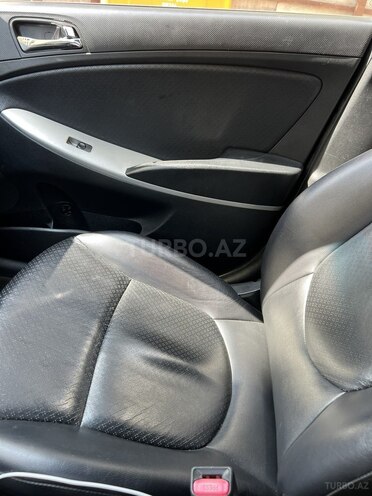 Hyundai Accent-16