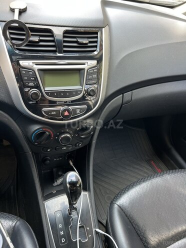 Hyundai Accent-19