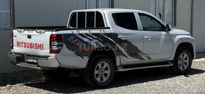 Mitsubishi L200-7