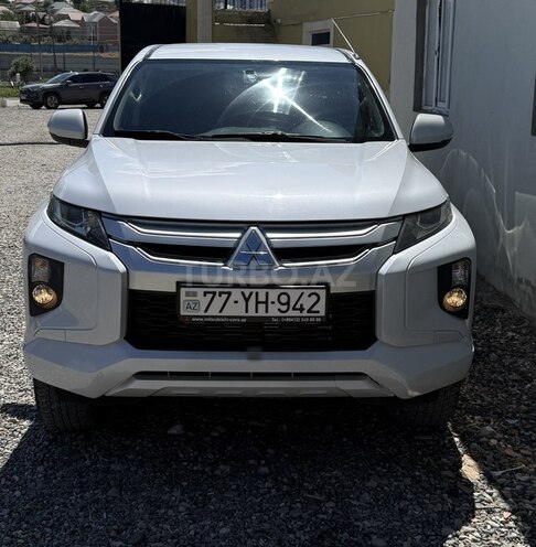 Mitsubishi L200-1