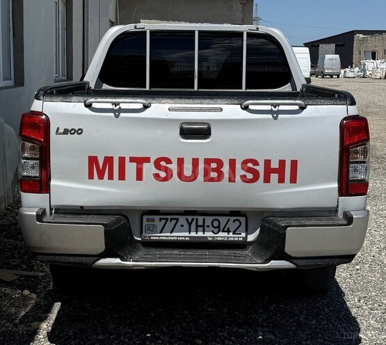 Mitsubishi L200-2