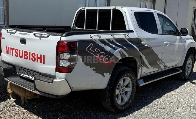 Mitsubishi L200-5
