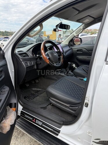 Mitsubishi L200-14