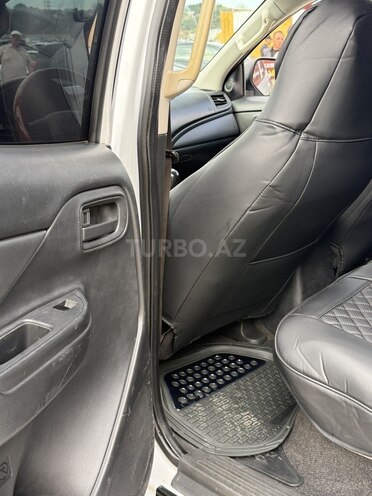 Mitsubishi L200-11